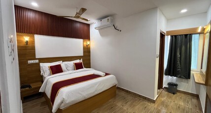 Sriveda Premium Hotel Room Type - Deluxe Room