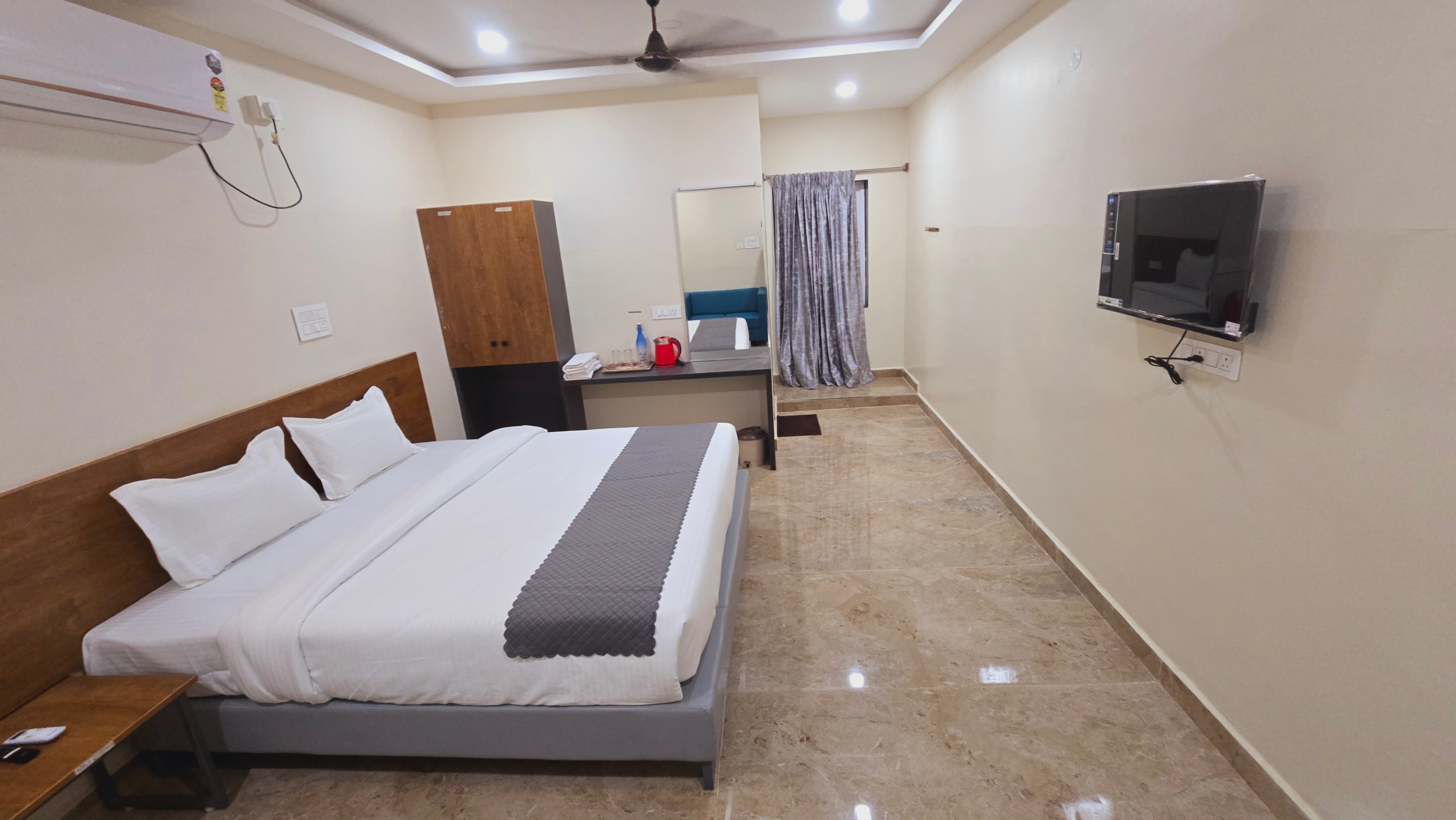 HOTEL VAAMANA STAYS - Tap to explore photos