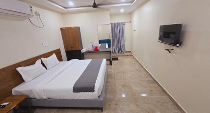 HOTEL VAAMANA STAYS Room Type - Deluxe Room