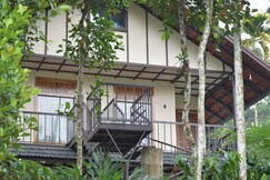 Flores Villa Lake View Rooms by Dya Hospitality