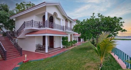 Sterling Lake Palace Alleppey Room Type - Lake View Premier Room with Sit Out