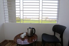 East Habitat | Cozy Stay | Airport