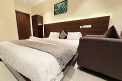 The Classic 12 Hotel