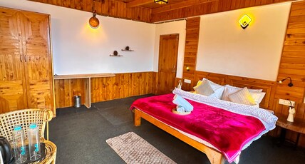 The Outpost - Hallan Valley, Manali - Boutique Stay & Cafe Room Type - Superior Private Room with Balcony