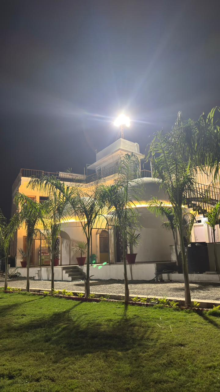 Palm Villa By Shree Ji Hospitality - Tap to explore photos