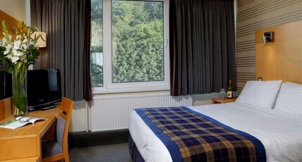 Best Western Palace Hotel & Casino Room Type - Suite-1 King Bed, Non-Smoking, Deluxe Suite With Separate Lounge