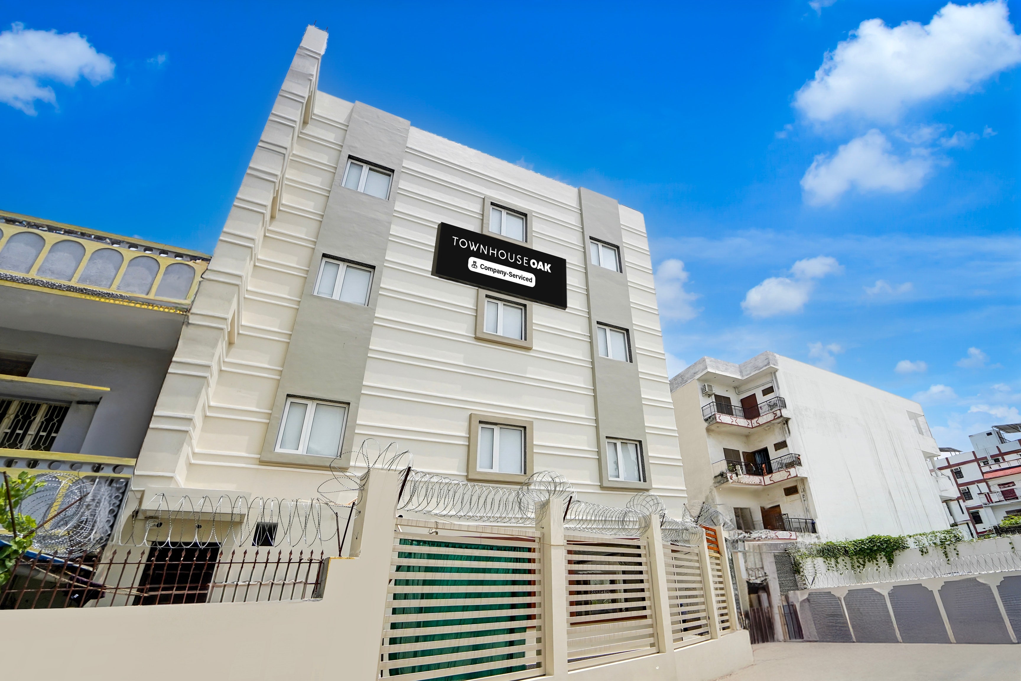 Super Townhouse Oak Banaras Central Railway Junction Formerly Sri Hari Inn - Tap to explore photos