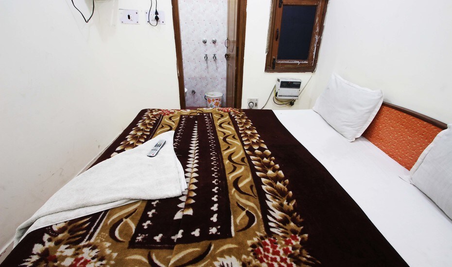 Maruti Guest House - Tap to explore photos