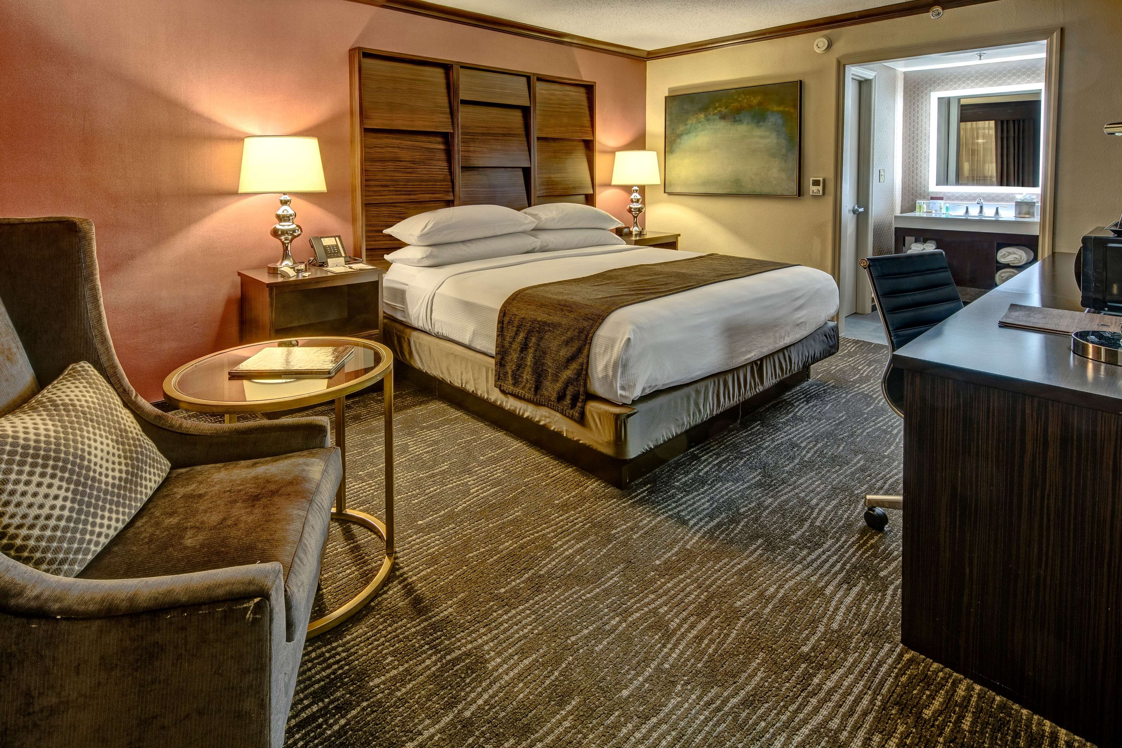 DoubleTree by Hilton Hotel Decatur Riverfront - Tap to explore photos