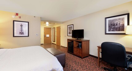 Hampton Inn by Hilton Houma Room Type - 1 KNG ACCESSIBLE TUB NS