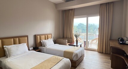 Finns Weaver Resort Room Type - Kareng Twins (With Balcony and Smart TV)