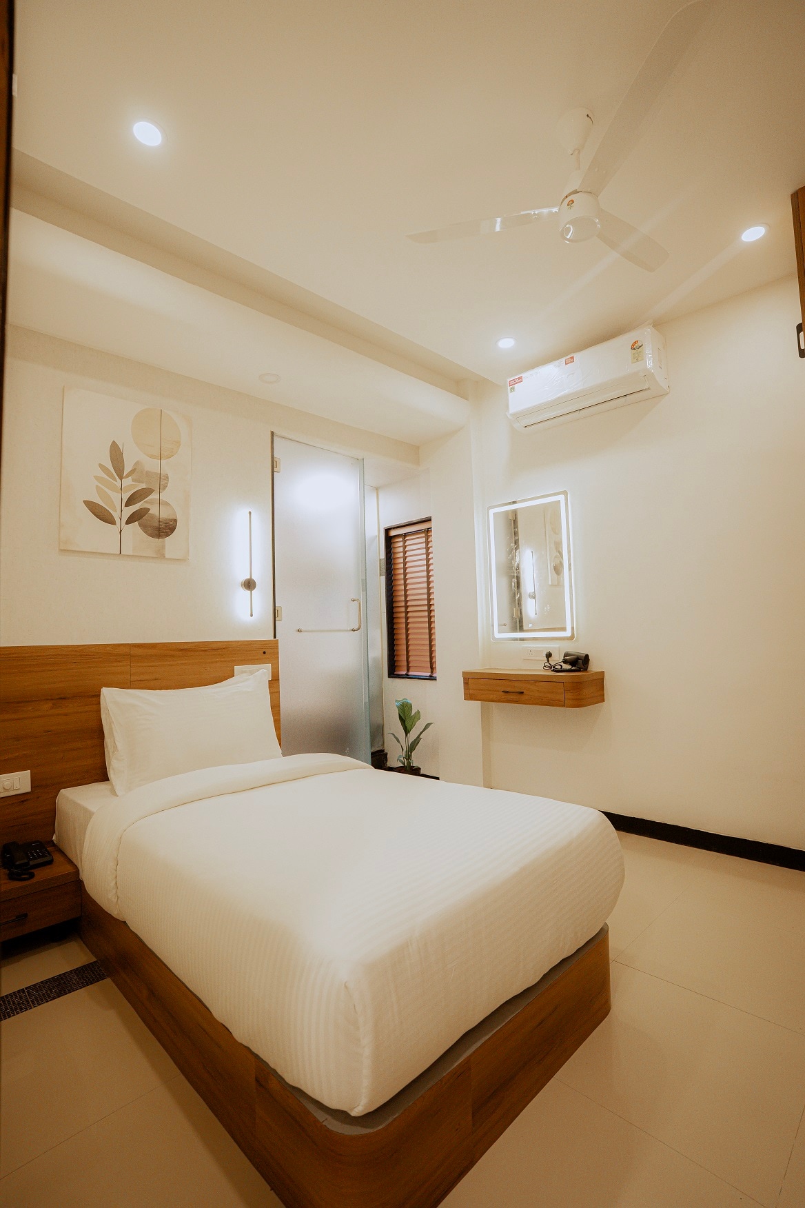 Centurion Bliss Inn Hotel - Tap to explore photos