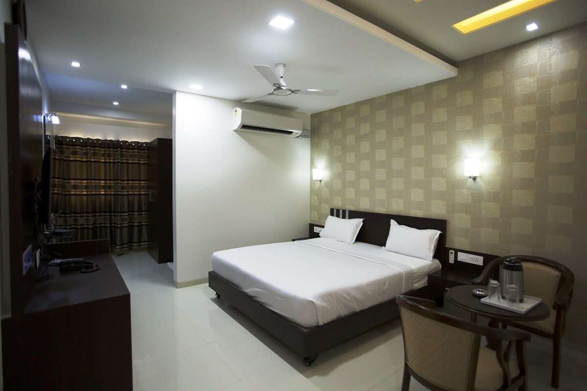 HOTEL SAI PANCHVATI - Tap to explore photos