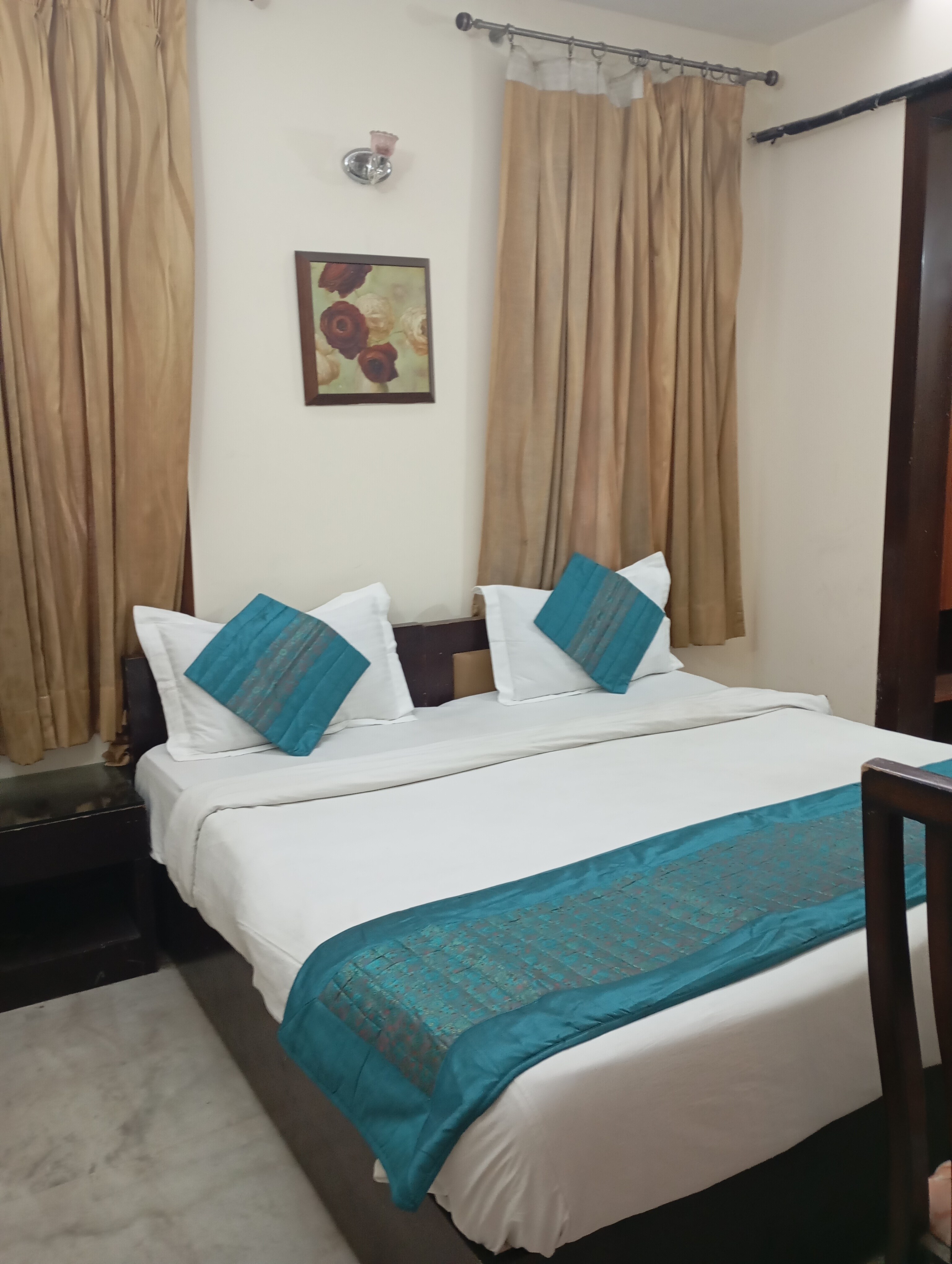Hotel Royal India - Tap to explore photos