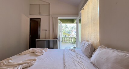 Gaur Opulent Room Type - Standard Room With Balcony