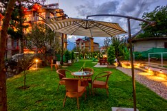 Snow City's Montana Blues Resort Manali - Heated & Air-Cooled Stay