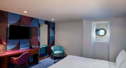 Queen Elizabeth 2 Room Type - Superior Room with 1 double bed