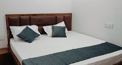 Hotel Gora Place Room Type - Deluxe AC Room