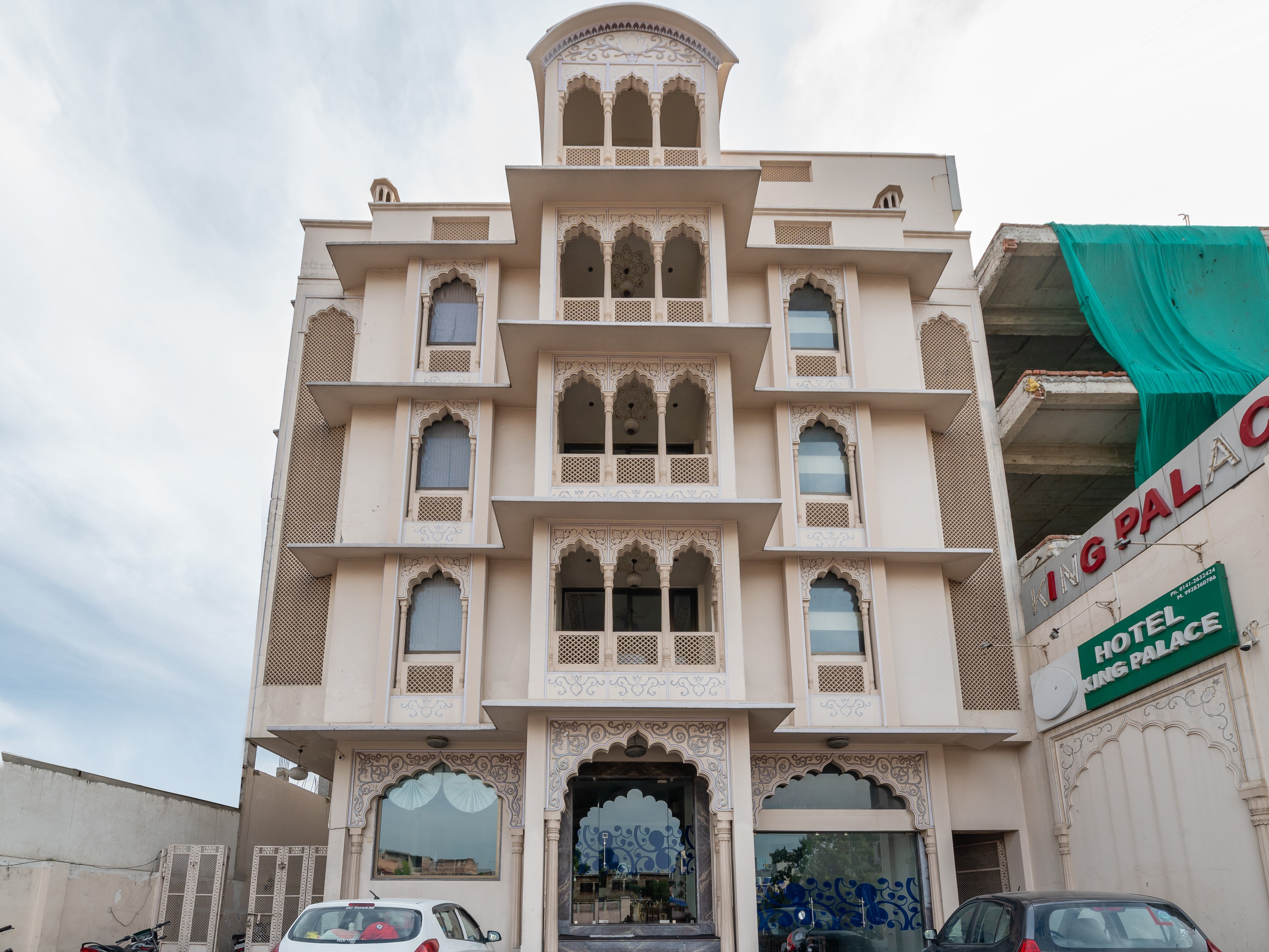 Hotel King Palace - Near Jal Mahal - Tap to explore photos
