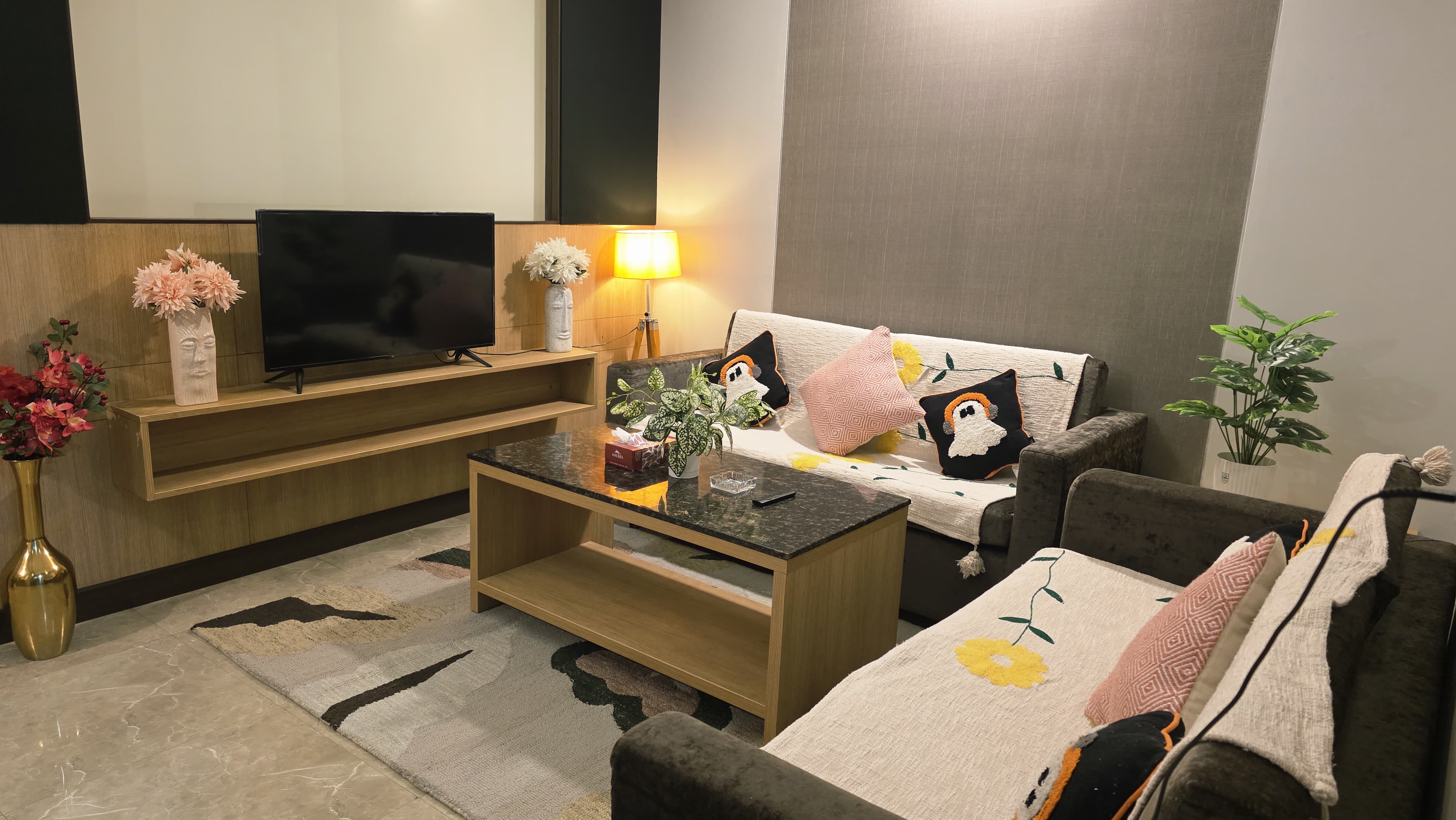The Suites Inn | Entire 1BHK Apartment - Tap to explore photos