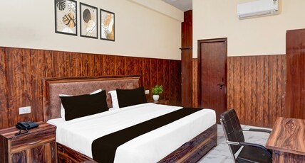 OYO Collection O Govind Vihar Matiyari Formerly Saffron Room Type - Deluxe