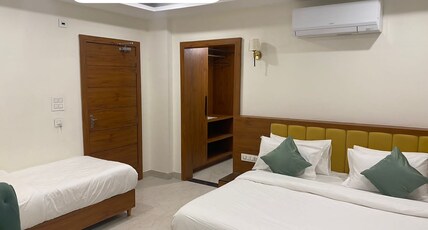 Hotel Heera Residency Room Type - Premium room