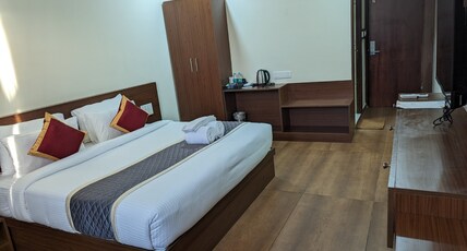 OXYRICH Room Type - Deluxe Room AC