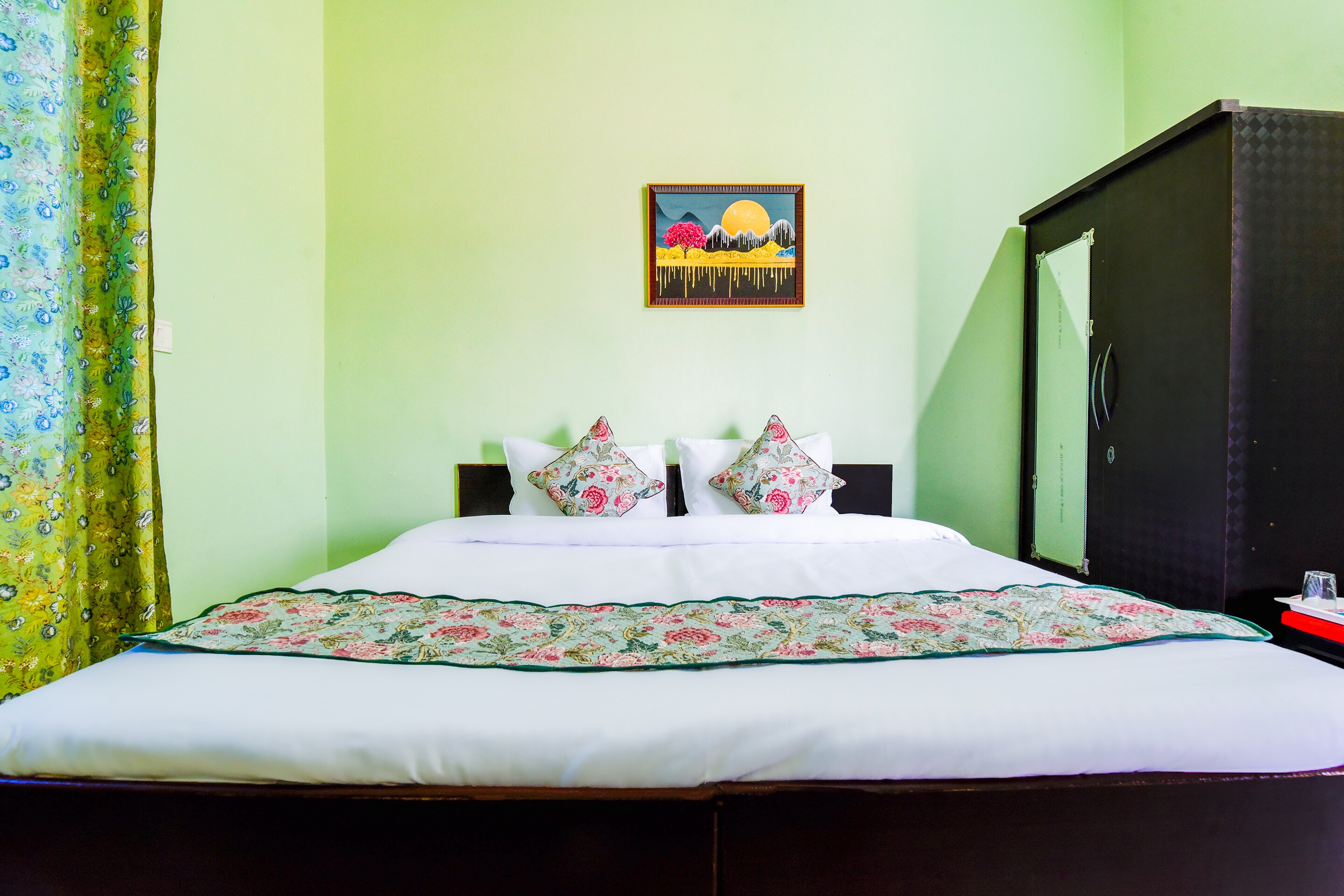 Shiv Dham  Homestay - Tap to explore photos