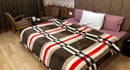 Hotel Rattan's 1925 Room Type - Deluxe Room With Hot and Cold AC