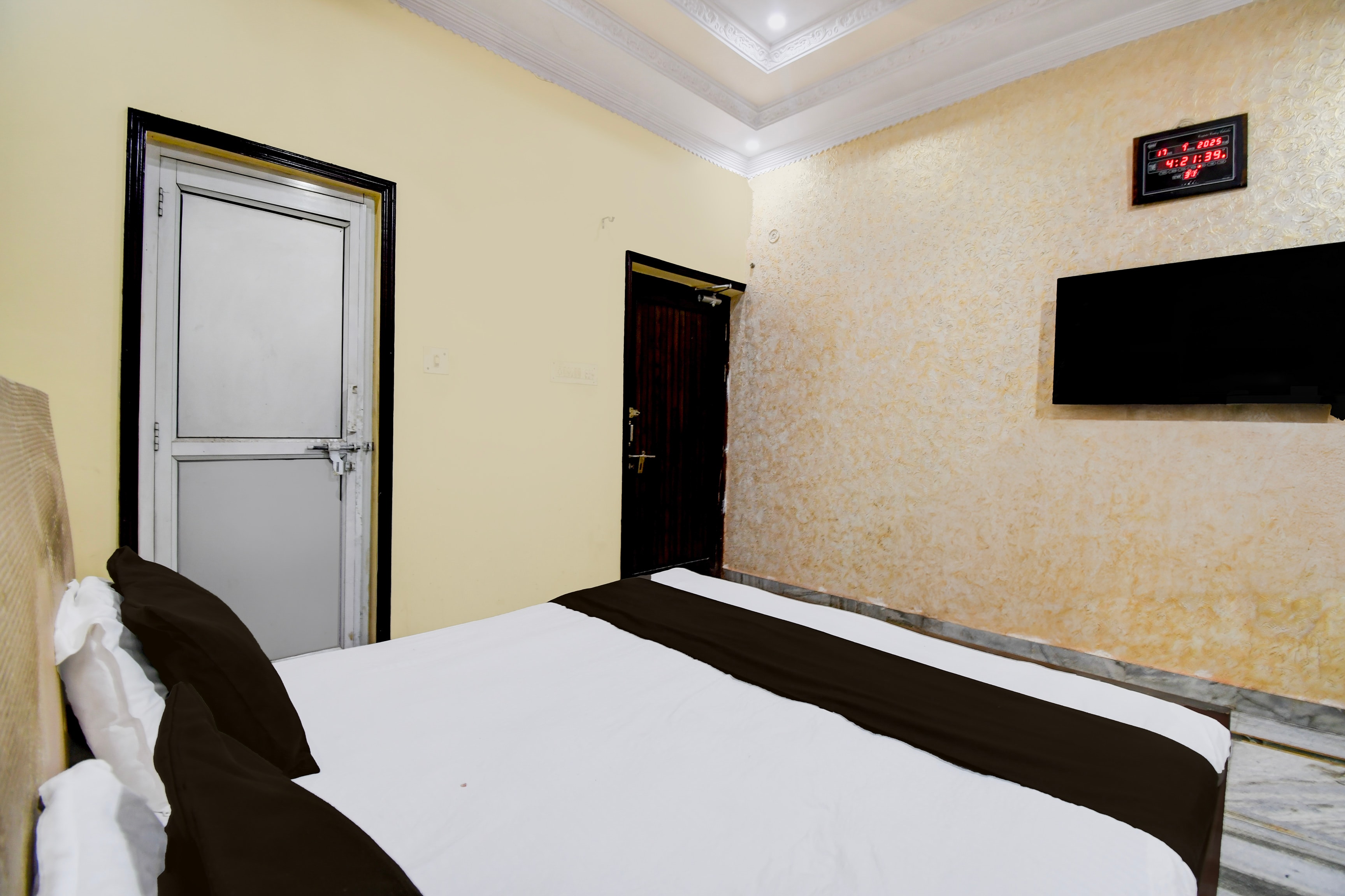 Hotel O ALLP Guest House - Tap to explore photos