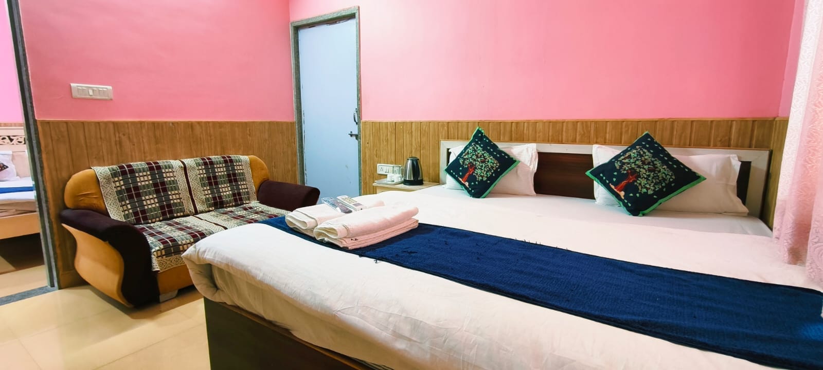 Hotel SSR Palace Mount Abu - Tap to explore photos