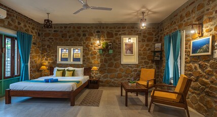 SaffronStays Lake House Bouganvillea Room Type - Bedroom 1