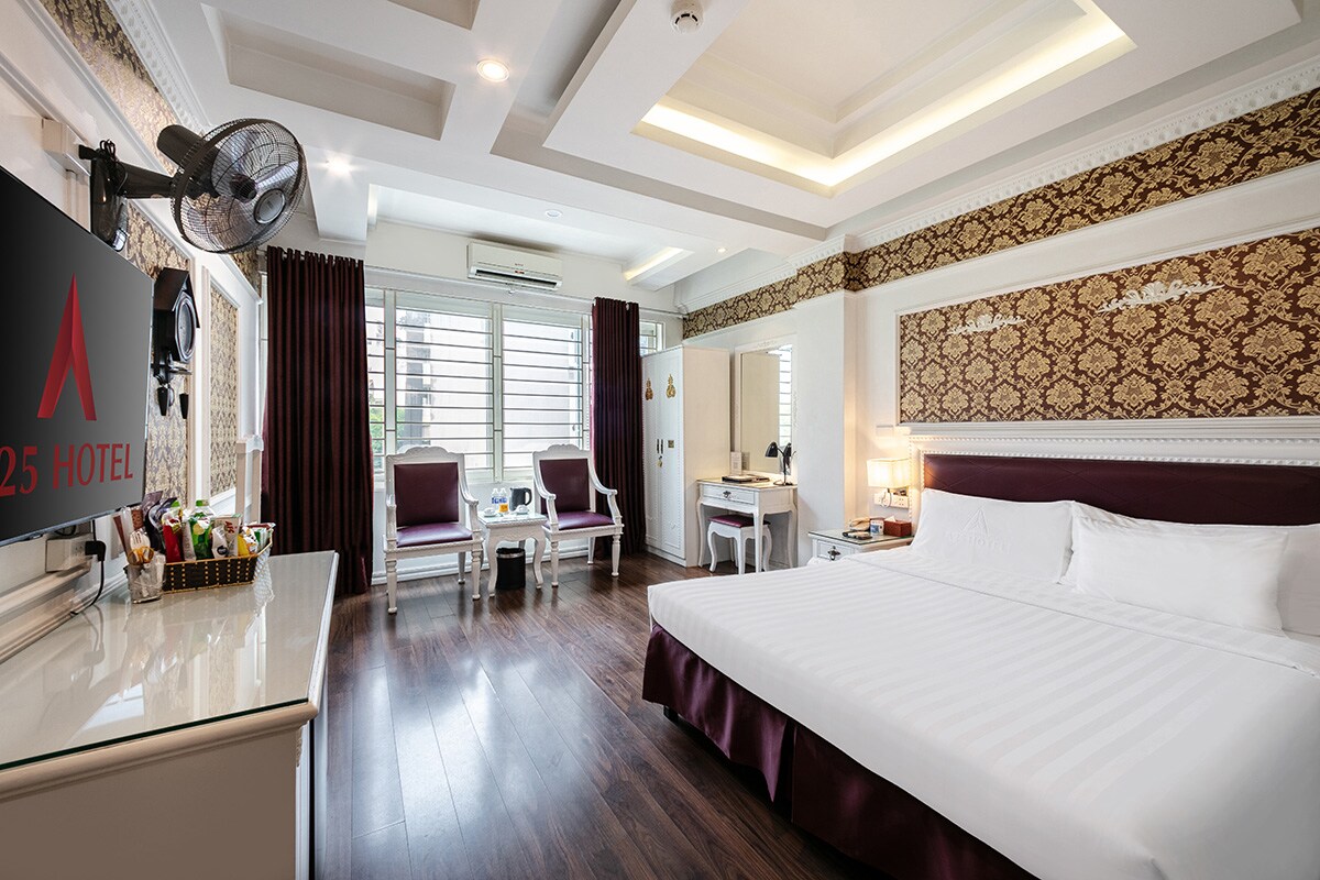 A25 Hotel - Dich Vong Hau - Tap to explore photos