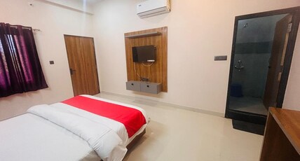 Badal Valley Resort Room Type - Deluxe Room with Hill View.