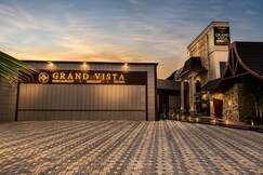 GRAND VISTA HOTEL