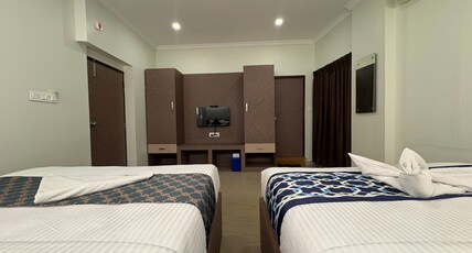 HOTEL ROYAL KING Near Express Avenue Mall, EA Chambers, Australian Consulate Room Type - Master Triple Room