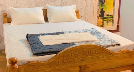 Kings Villa Homestay Room Type - Deluxe non AC Room