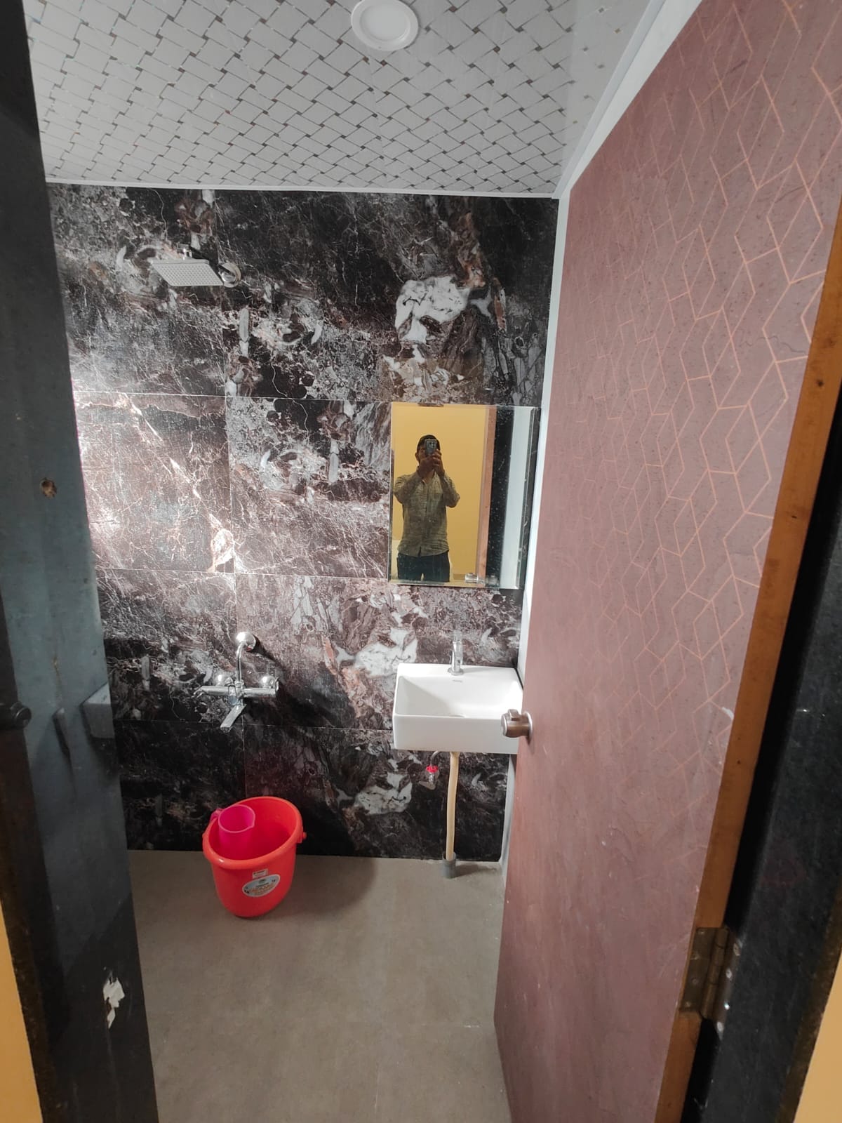 Hotel Veeratn - Tap to explore photos