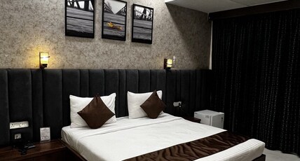 hotel JBS MINERVA GRAND Room Type - DELUXE AC ROOM