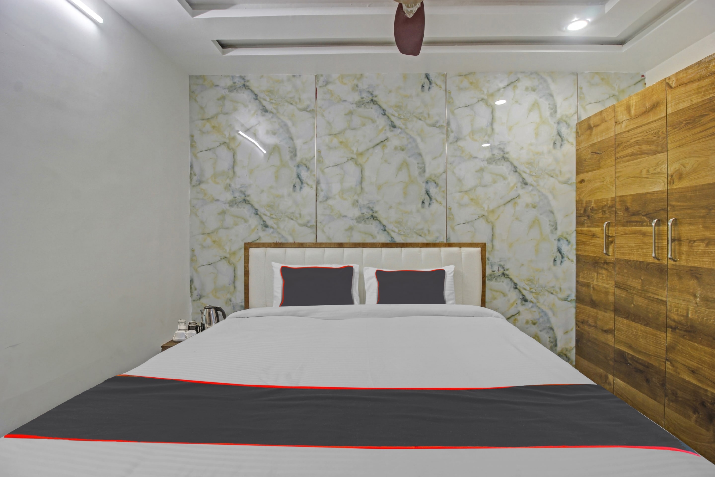 Super Collection O Vinayaka Luxury Stays - Tap to explore photos