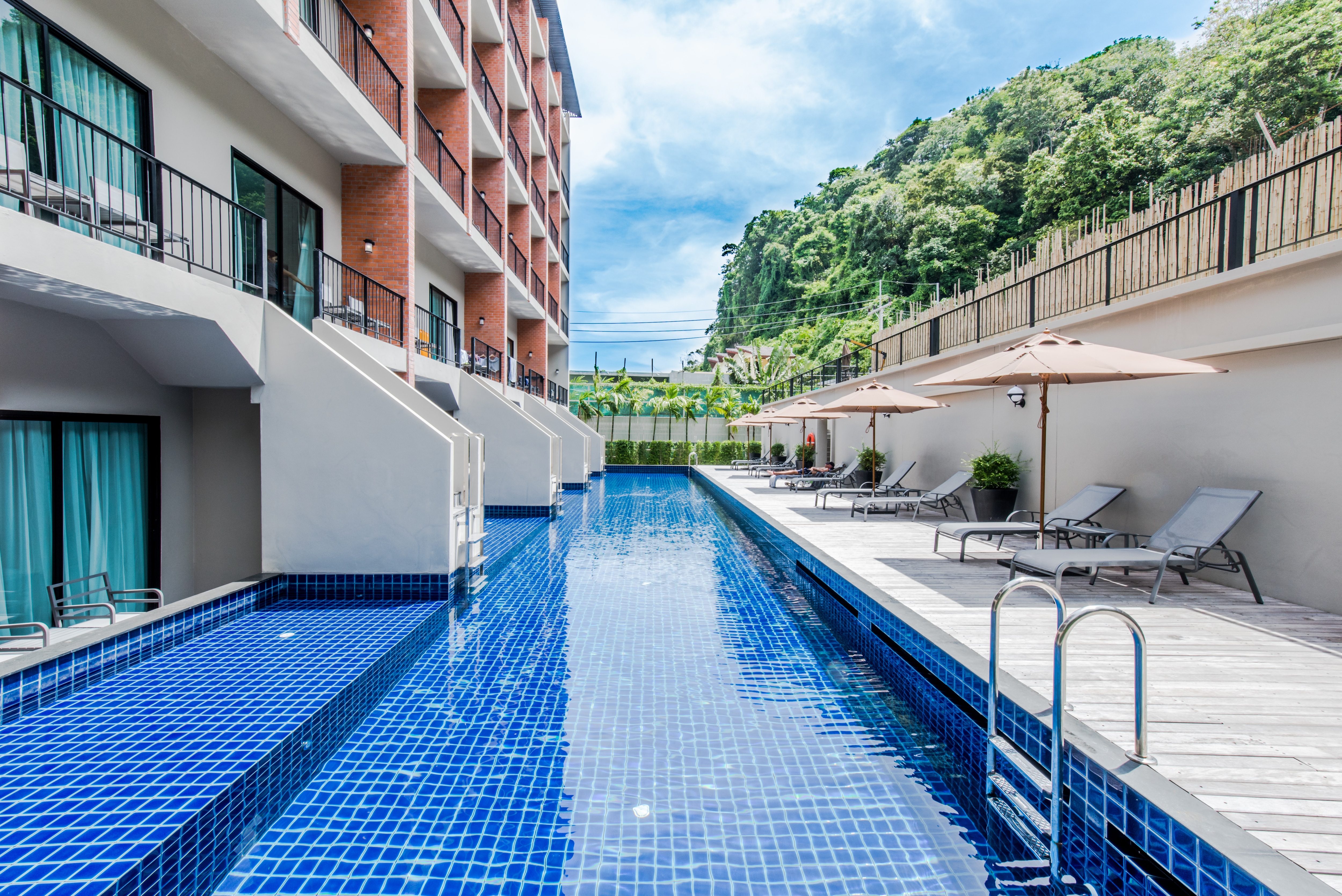 Sugar Marina Hotel CLIFFHANGER Aonang - Tap to explore photos