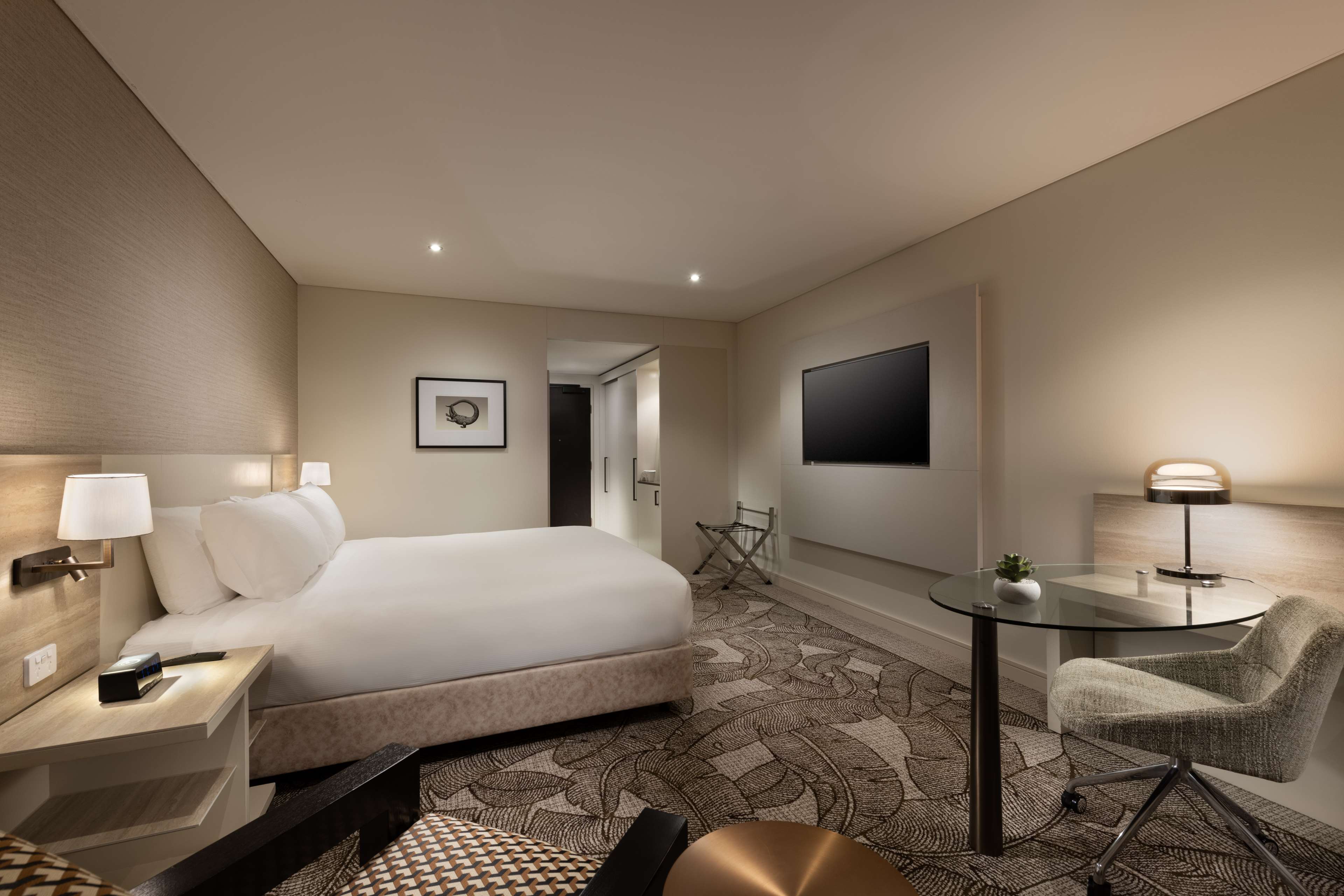 Hilton Darwin - Tap to explore photos