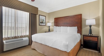 BEST WESTERN PLUS Monica Royale Inn & Suites Room Type - Suite-1 King Bed, Non-Smoking, Sofabed, Kitchenette, Full Breakfast