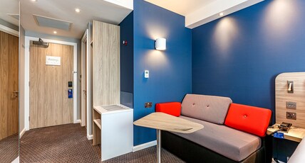 Holiday Inn Express Exeter - City Centre Room Type - 1 Double Standard with Free Hot Breakfast Holiday Inn Express Exeter - City Centre Room Type - 1 Double Standard with Free Hot Breakfast