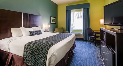 Best Western Plus Carrizo Springs Inn & Suites Room Type - 1 King Bed, Mobility Accessible, Communication Assistance, Bathtub, Non-Smoking, Full Breakfast