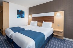 Holiday Inn Express Leigh - Sports Village