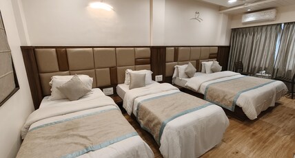 Hotel Shiv Sangram Room Type - Deluxe AC Family Room