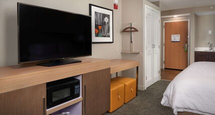 HAMPTON INN GLENDALE PEORIA Room Type - 1KG MOB HEAR ACC RI-SHW NS