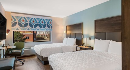 Tru by Hilton Greensboro Room Type - 2 QN HEARING ACCESSIBLE