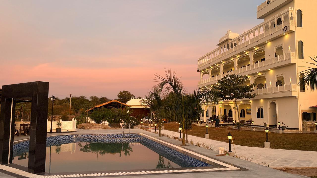 THE MARUWAS - A Luxury Retreat - Tap to explore photos